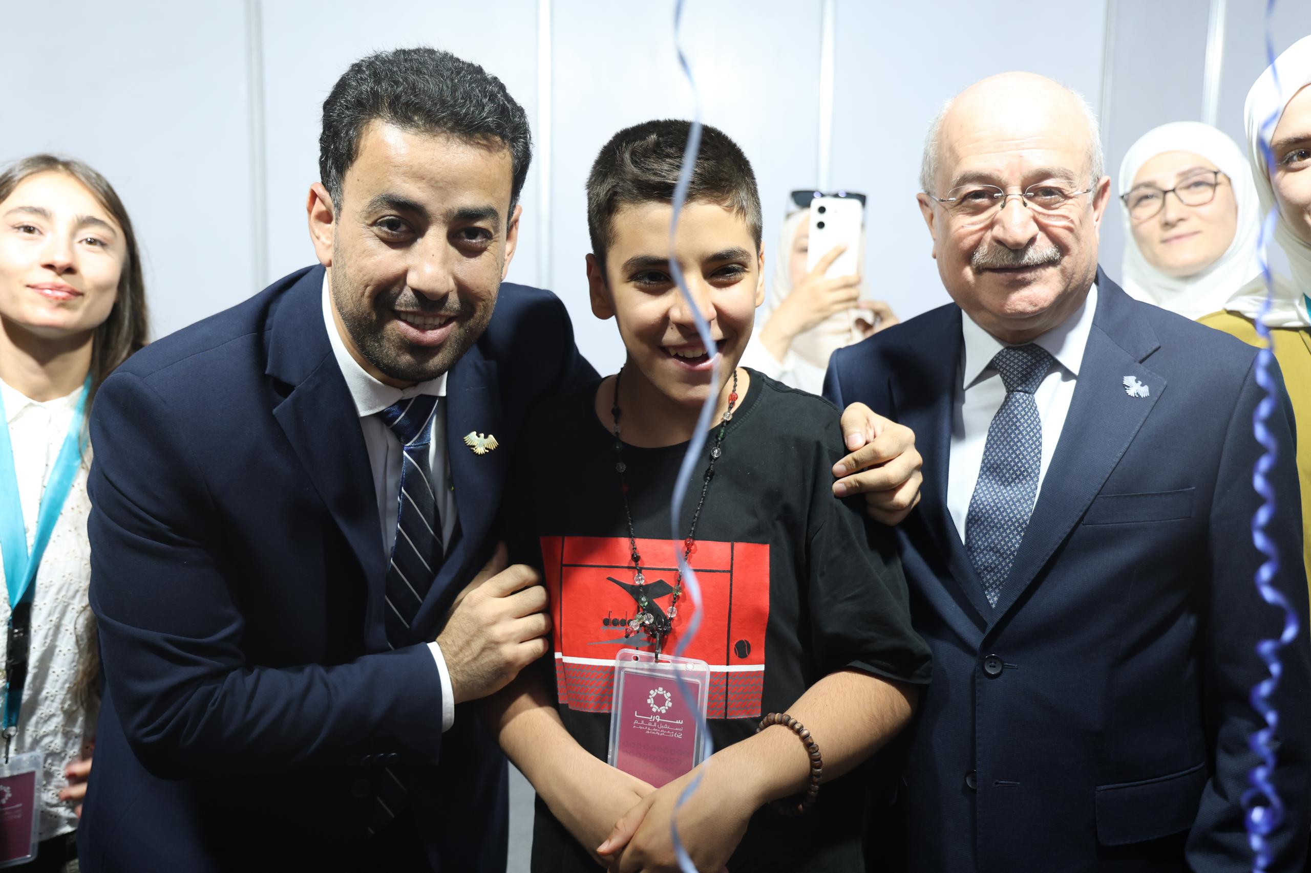 كاميرا سيريا مونيتور ترافق وزير الصحة خلال جولته في معرض دمشق الدولي ولقائه بأطفال طيف التوحد