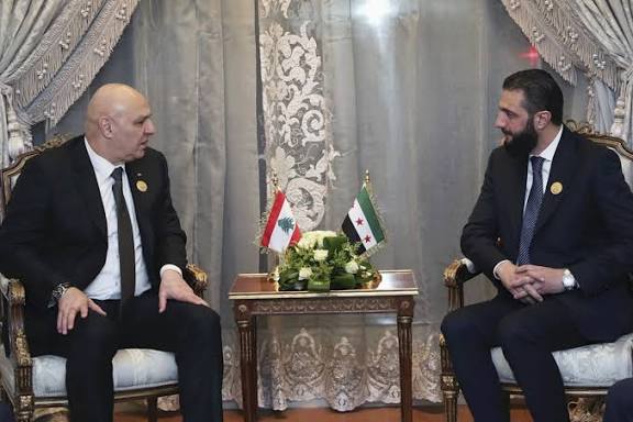 الرئيس الشرع يلتقي نظيره اللبناني ميشال عون في الدوحة