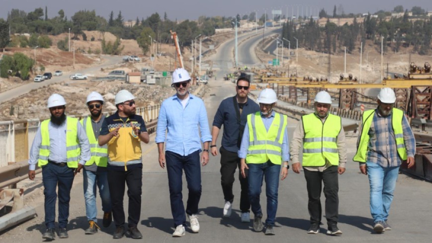 وفد ألماني يتفقد مشروع ترميم جسر الرستن بريف حمص