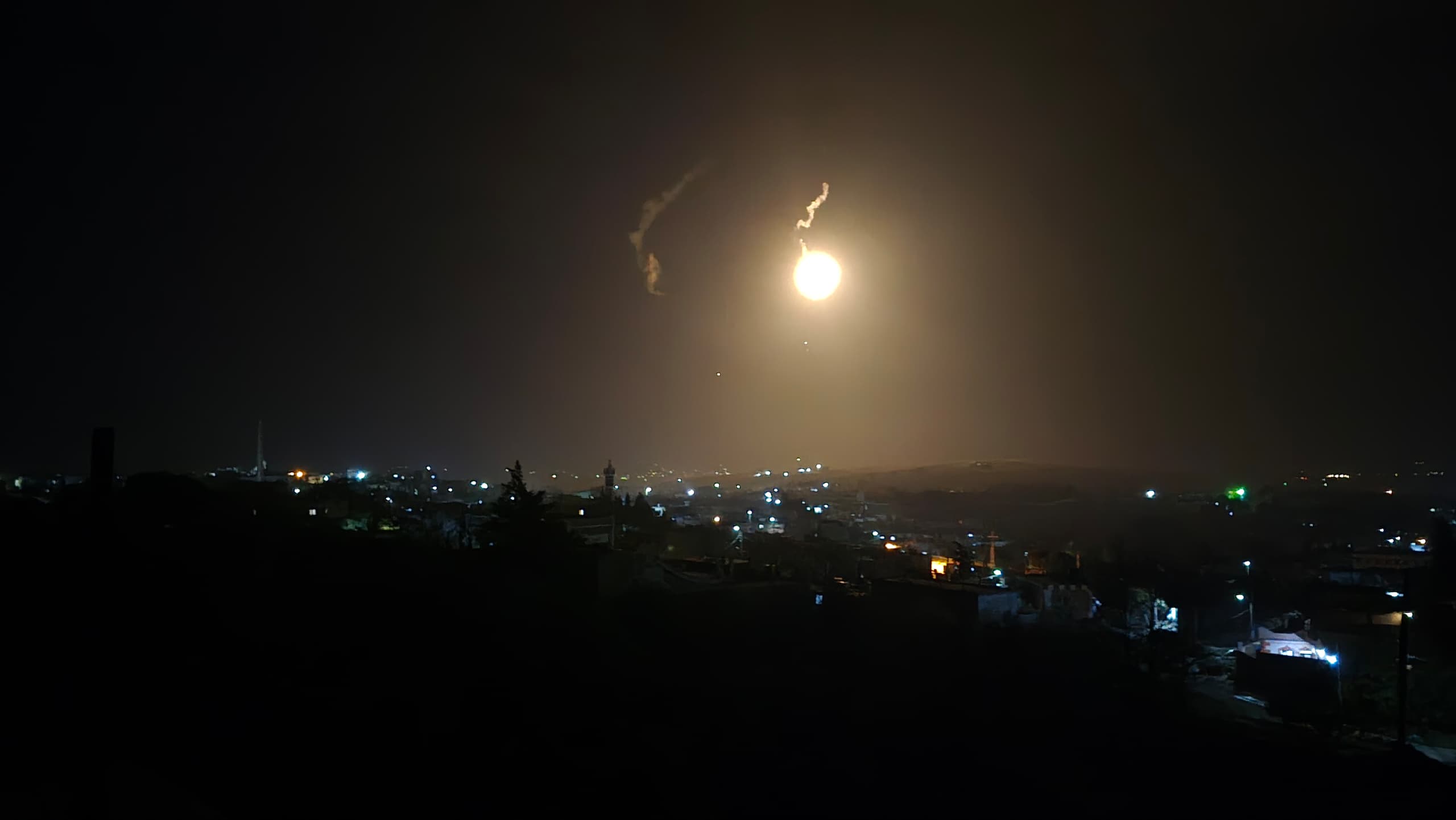 مراسل سيريا مونيتور توغل إسرائيلي واسع وإغلاق طرق في ريف القنيطرة الشمالي