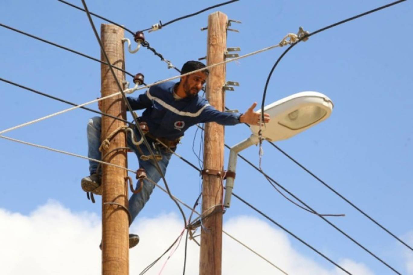 بعد احتجاجات على رفع تعرفة الكهرباء.. ما صحة قرار إلغاء الزيادات الأخيرة؟