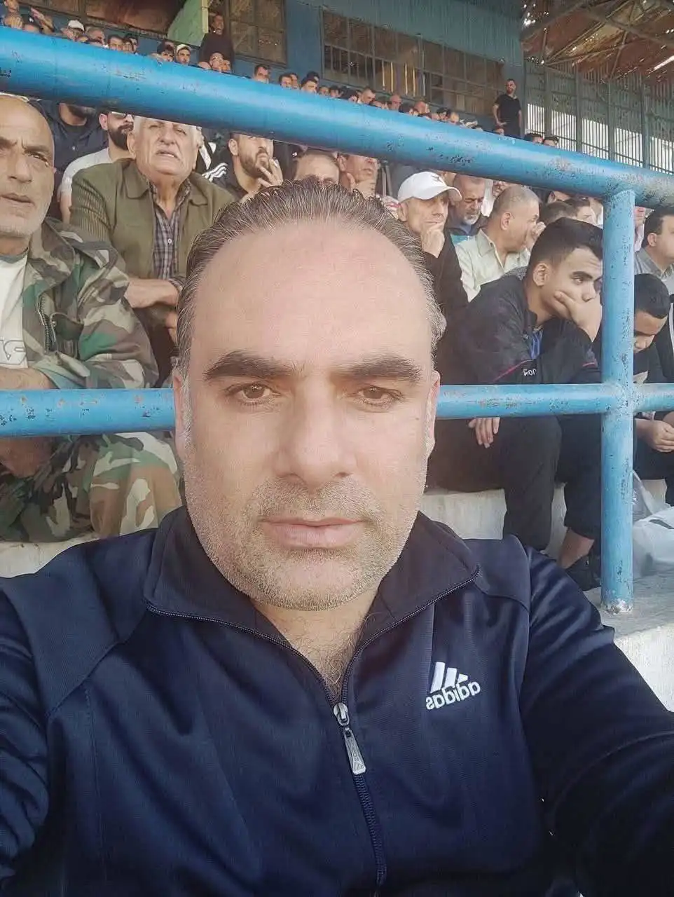 مقتل صحفي في منزله في القرداحة بعد ساعات من “بث مباشر” انتقد فيه الأوضاع في الساحل