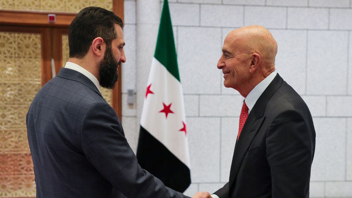 الشرع يستقبل وفدًا أميركيًا في دمشق تزامنًا مع توقيع مذكرة تفاهم لتطوير أول حقل نفطي بحري في سوريا
