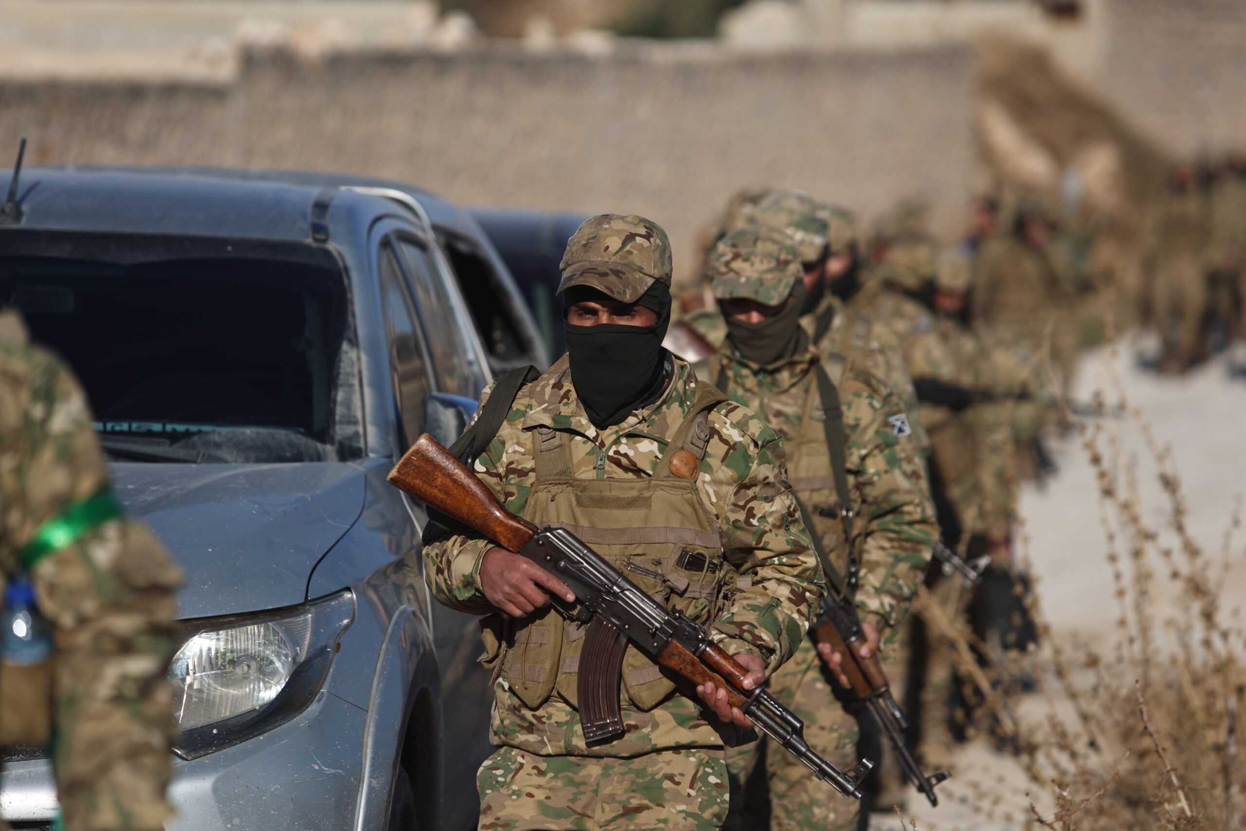 إدارة الإعلام والاتصال في وزارة الدفاع: إحدى كتائب الهندسة بالجيش السوري تتمكن من تفكيك سيارة مفخخة بمحيط حي الشيخ مقصود في مدينة حلب