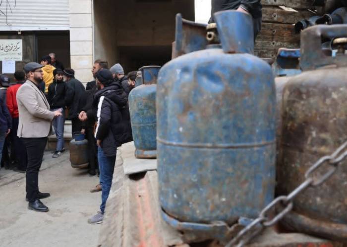 مشهد طوابير الغاز يعود إلى شوارع دمشق.. فما القصة؟