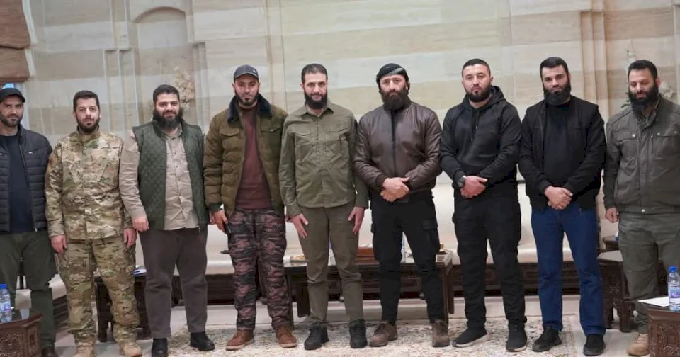#عاجل | أحمد العودة قائد اللواء الثامن سابقاً: أضع نفسي في عهدة الرئيس أحمد الشرع ووزير الدفاع مرهف أبو قصرة