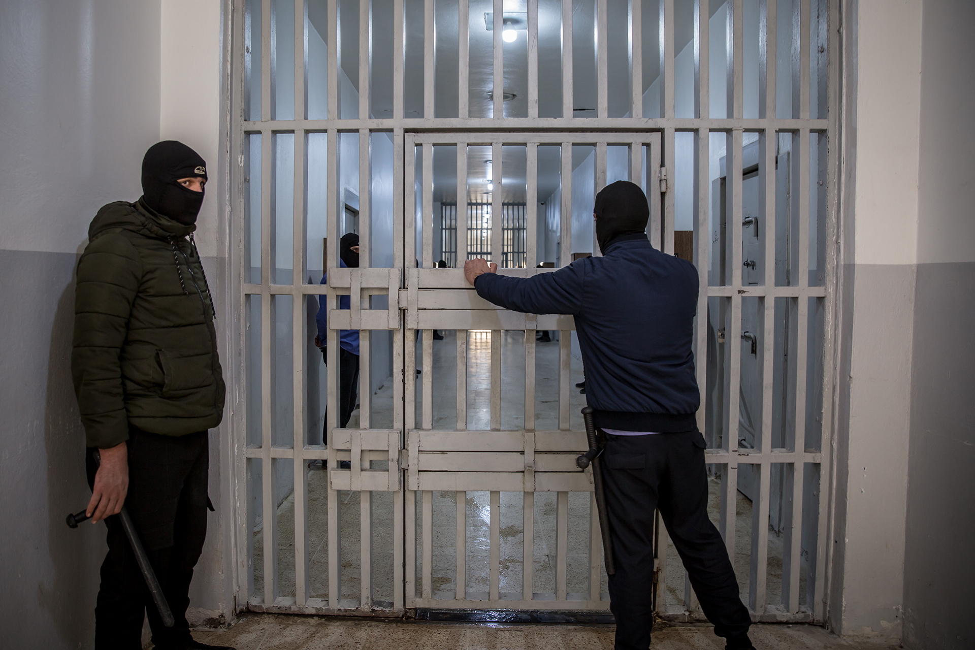 قبيل عيد الفطر.. “قسد” تَعِد بالإفراج عن معتقلين في سجونها