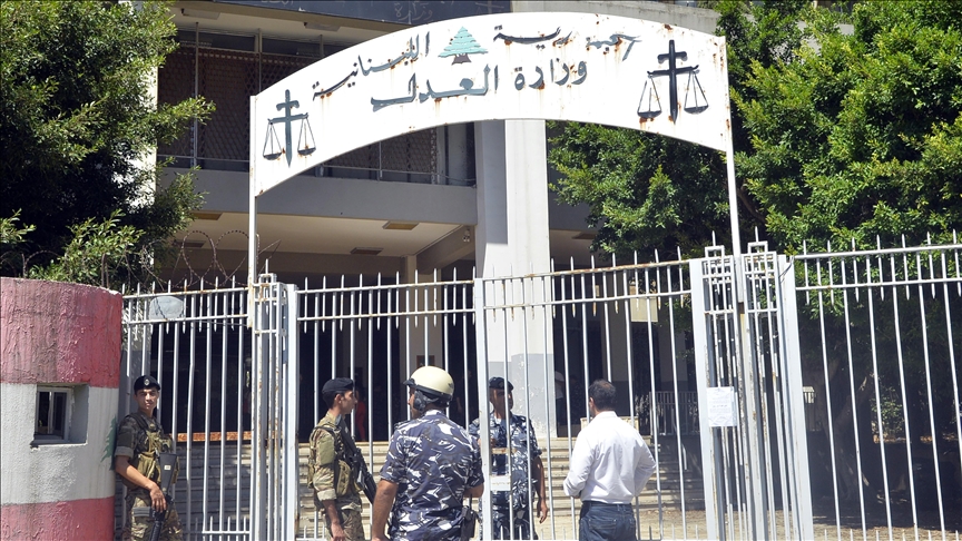 وزير العدل اللبناني يطلب توقيف مطلقي الصواريخ على إسرائيل