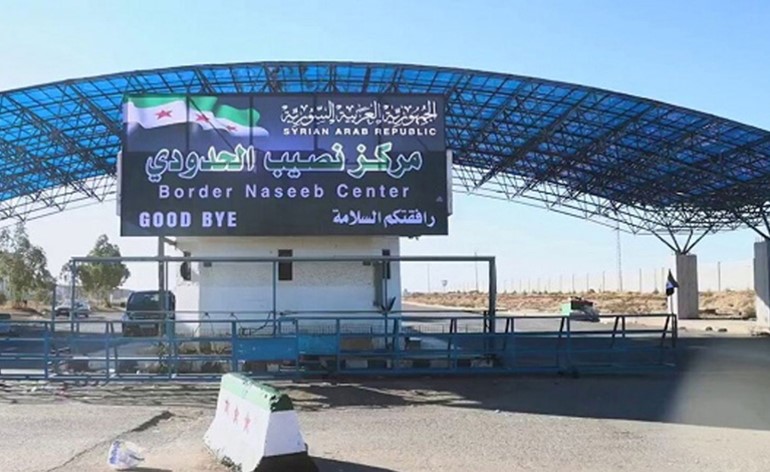 شظايا صاروخ تشعل حريقاً في المنطقة الحرة بمعبر نصيب الحدودي